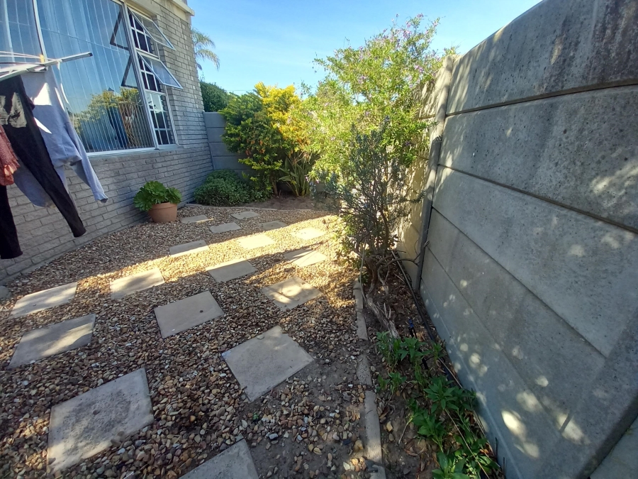 To Let 2 Bedroom Property for Rent in Goedemoed Western Cape